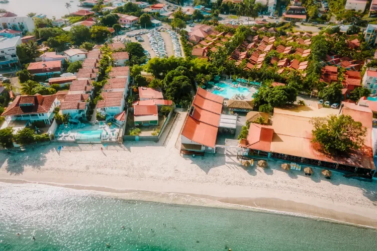 Tropical grounds at Hôtel Bambou and Spa