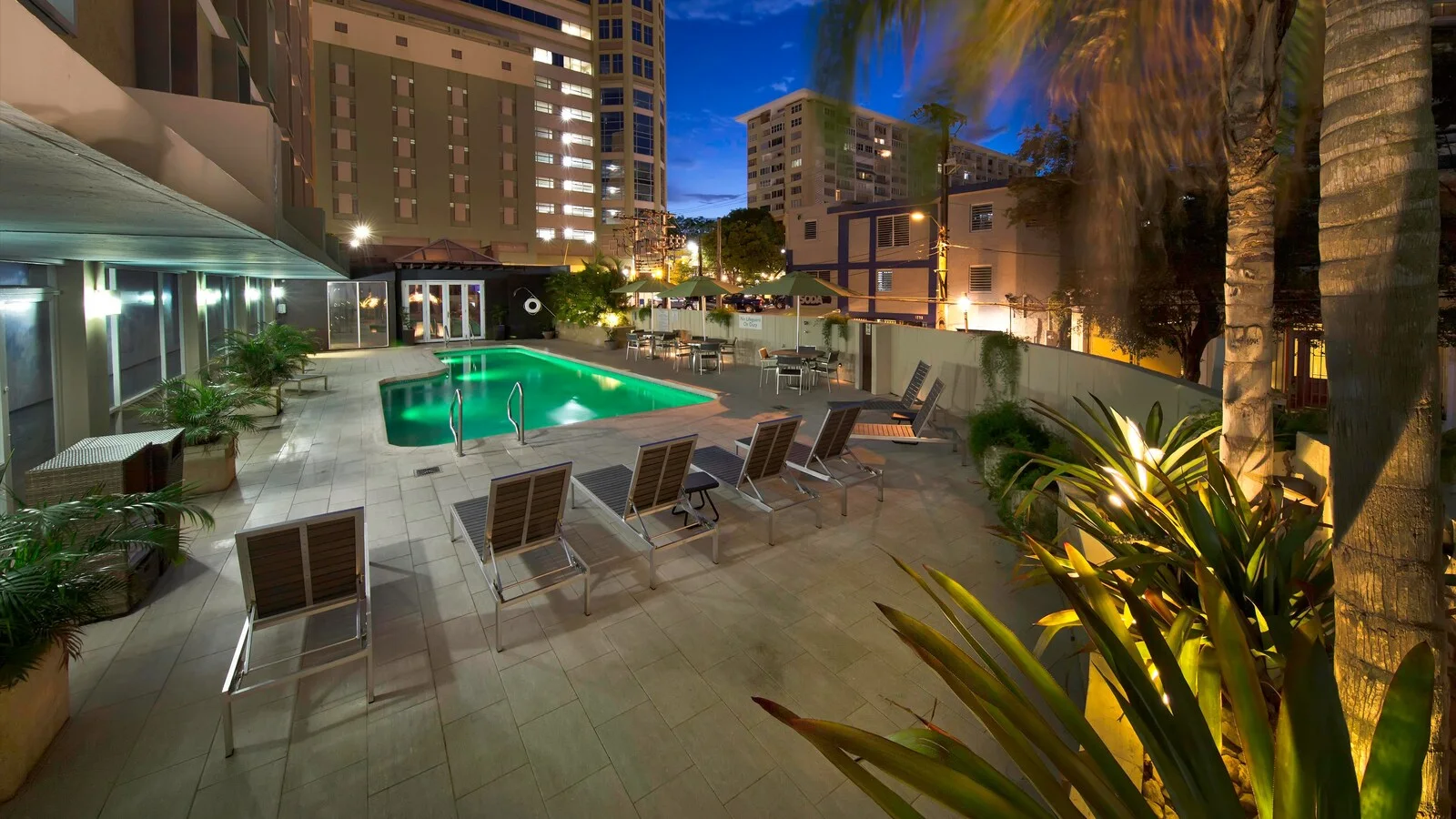 Outdoor pool at Courtyard San Juan Miramar